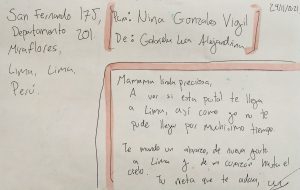 Plain white postcard with pink lines and black text. Text reads: Mamama linda preciosa, A ver si esta postal te llega a Lima, asi como yo no te pude llegar por muchisimo tiempo. Te mundo un abrazo, de nueva york a Lima y de mi corazon hasta el cielo. Tu nieta que te adam. The postcard also features an address and the date, November 24 2021.