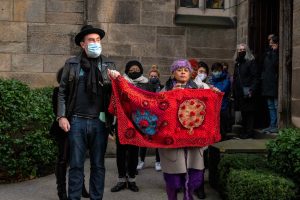 B01_211205_PublicGathering_DDR_001